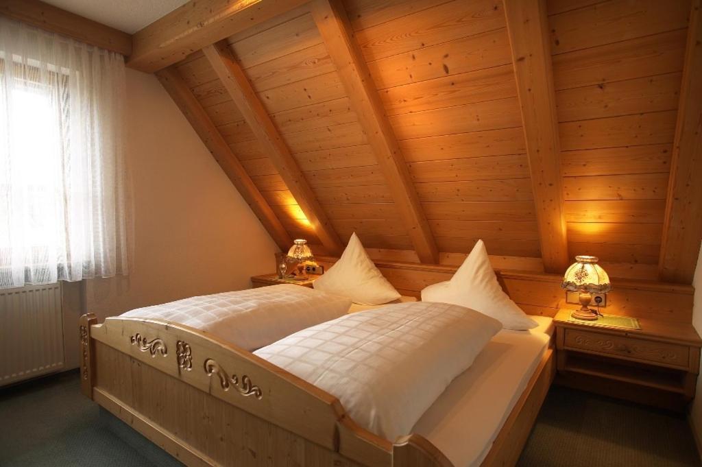 Landgasthof Loewen Neubulach Room photo