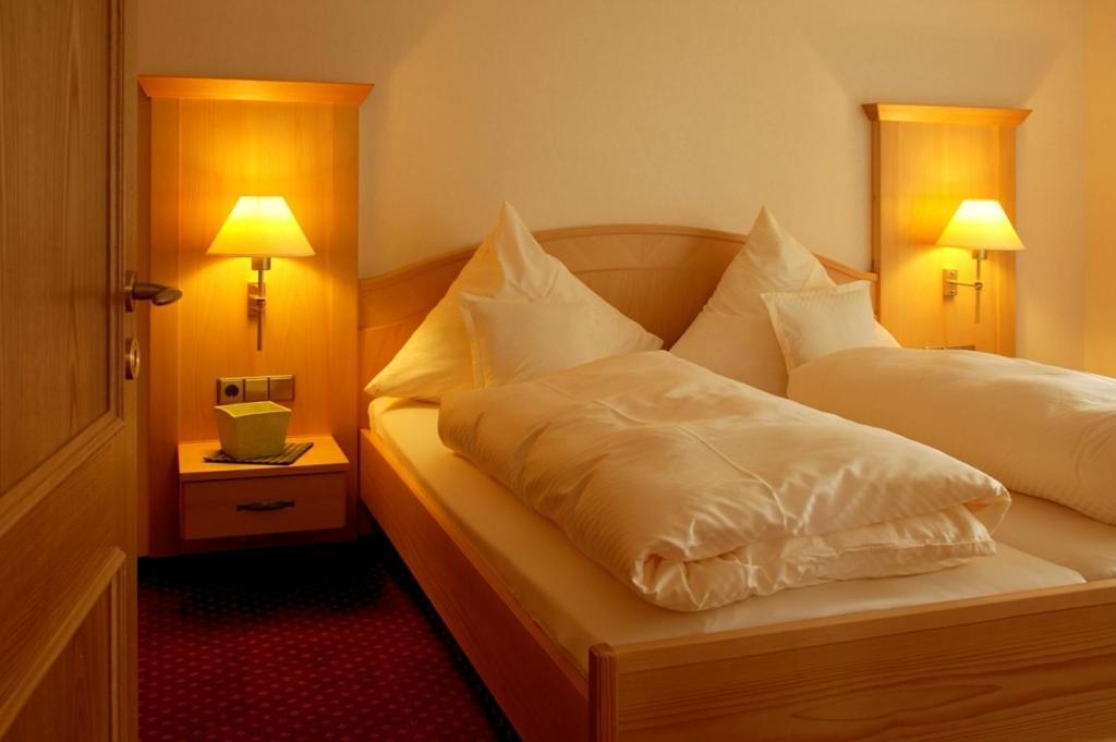 Landgasthof Loewen Neubulach Room photo