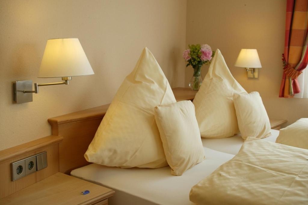 Landgasthof Loewen Neubulach Room photo